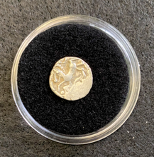 Load image into Gallery viewer, Gallic Wars: Caesar vs Celts SILVER Coin 58 BC COA & History & Capsule & Black box - Collectors Couch