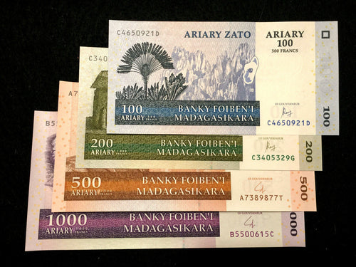 Madagascar 100 200 500 1000 Ariary 2004 Banknote Set World Paper Money UNC - Collectors Couch